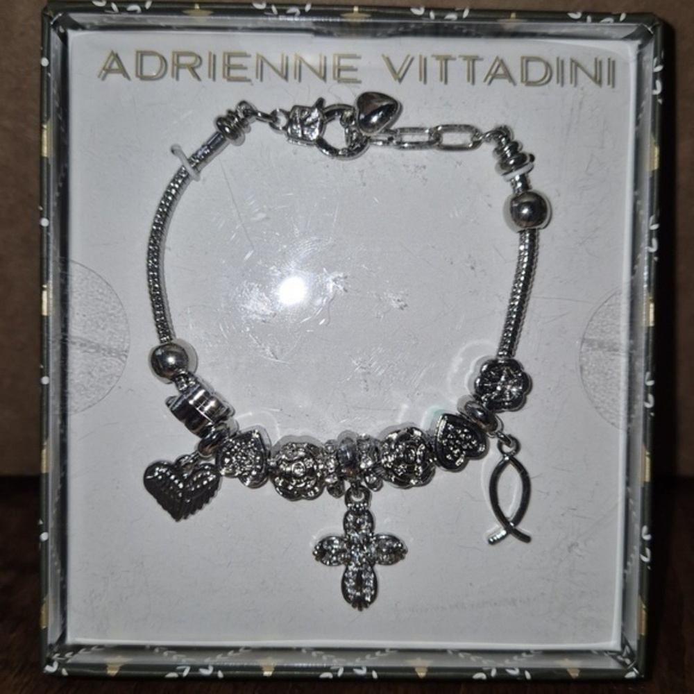 🩷Adrienne Vittadini Charm Bracelet🩷 New